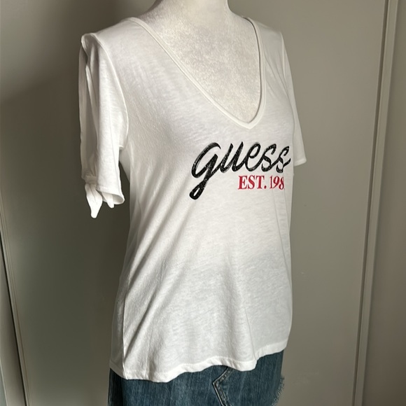 New GUESS Signature Logo White Split Tie Sleeve Cold Shoulder Tee Shirt - Picture 4 of 10